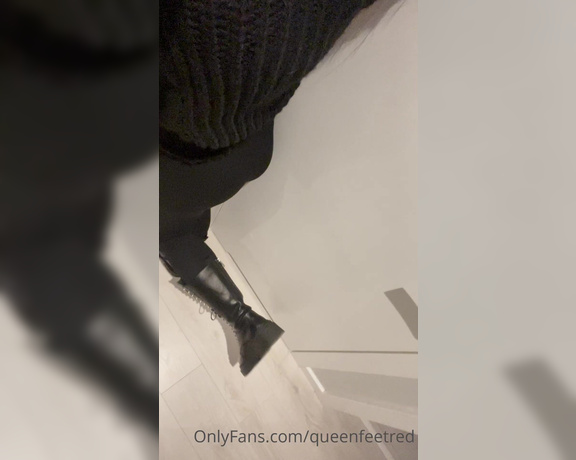 Queenfeetred aka queenfeetred OnlyFans - The boots makes my feet so sweaty