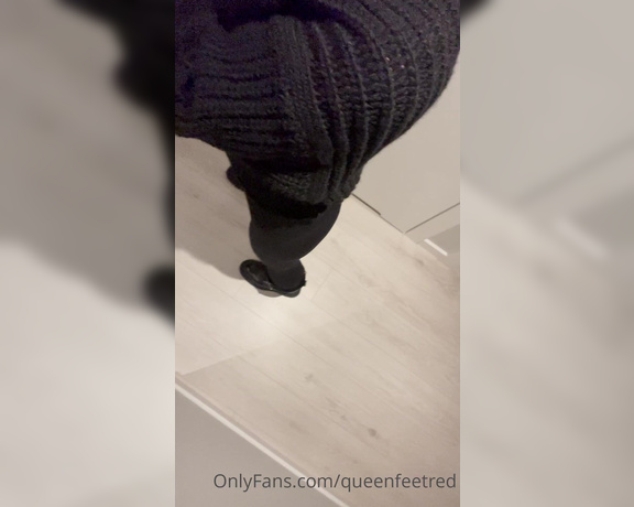 Queenfeetred aka queenfeetred OnlyFans - The boots makes my feet so sweaty