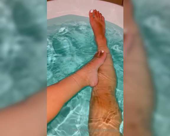 Goddessjvu aka goddessjvu OnlyFans - Suck my toes in the bath tube naked  Rest my feet on your lap