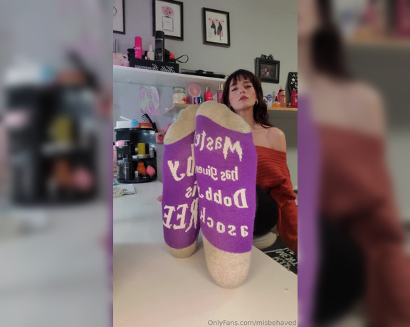 Miss Behavin aka misbehavedxoxo OnlyFans - You are away so girlfriend teases you over video chat with her soles