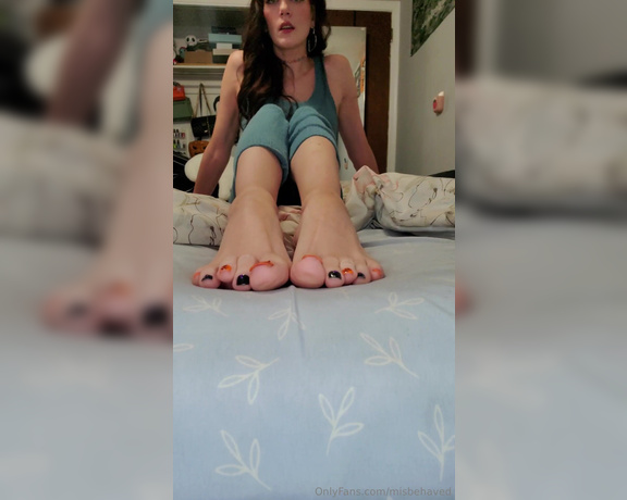 Miss Behavin aka misbehavedxoxo OnlyFans - Custom video Smother you with my feet