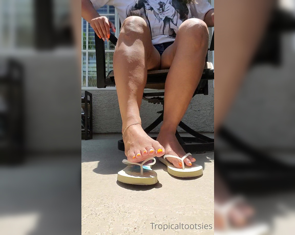 Tropical Tootsies aka tropicaltootsies OnlyFans - A fun summer pedi from last year  I have all these vids I did since