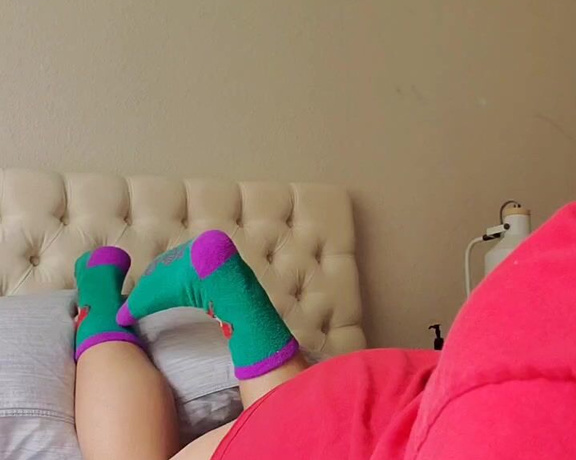 Tropical Tootsies aka tropicaltootsies OnlyFans - Sock tease for you