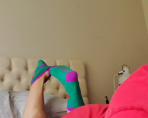 Tropical Tootsies aka tropicaltootsies OnlyFans - Sock tease for you