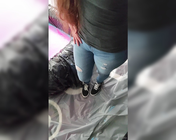 XXSmiley aka xxsmiley OnlyFans - Jeans and vans in pink slime Before and after the wetlook