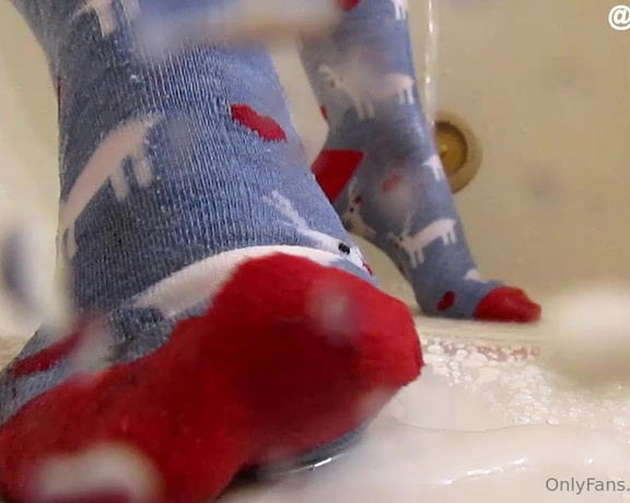 XXSmiley aka xxsmiley OnlyFans - Getting Christmas socks wet