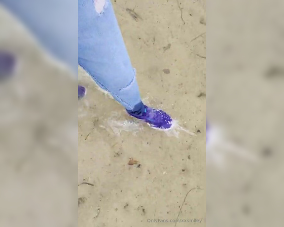 XXSmiley aka xxsmiley OnlyFans - Getting my nikes wet at the beach