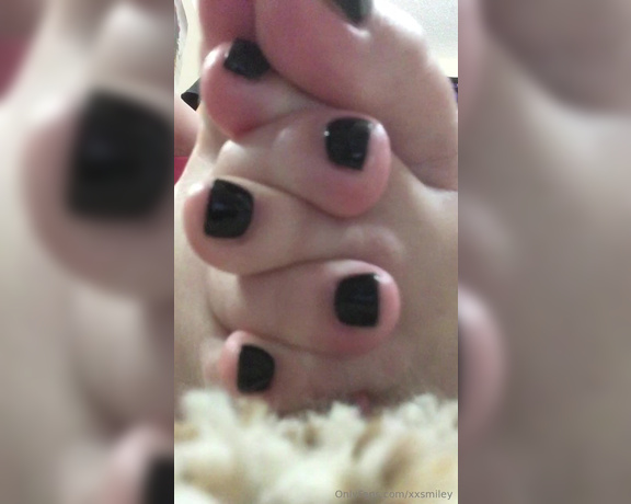 XXSmiley aka xxsmiley OnlyFans - More black pedi feet play