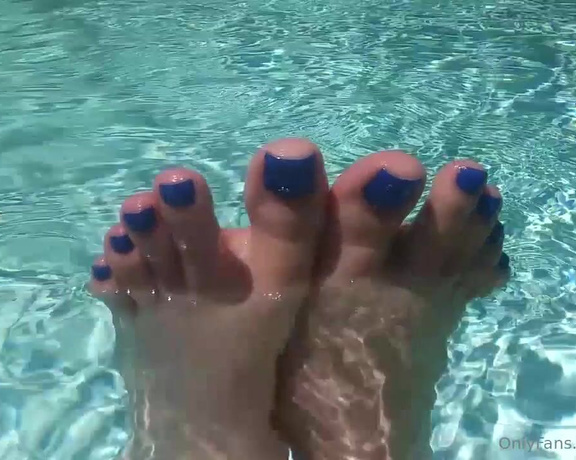 XXSmiley aka xxsmiley OnlyFans - Long blue toenails in pool