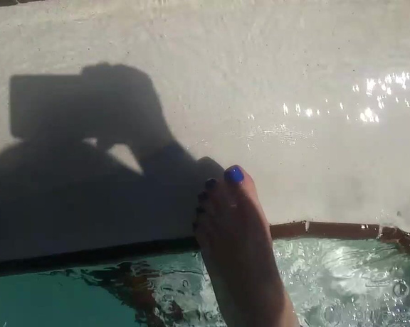 XXSmiley aka xxsmiley OnlyFans - Long blue toenails in pool