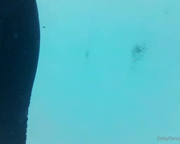 XXSmiley aka xxsmiley OnlyFans - Vans, jeans and blazer in the pool Underwater footage