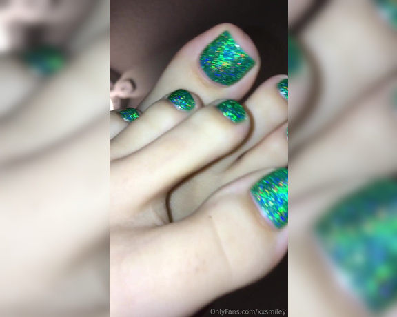 XXSmiley aka xxsmiley OnlyFans - Holo green pedicure