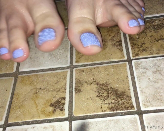 XXSmiley aka xxsmiley OnlyFans - Light purple pedi in the shower 2