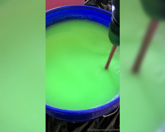 XXSmiley aka xxsmiley OnlyFans - Making Green Slime