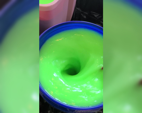 XXSmiley aka xxsmiley OnlyFans - Making Green Slime