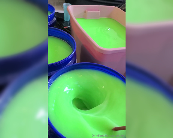 XXSmiley aka xxsmiley OnlyFans - Making Green Slime