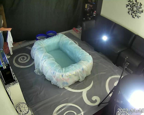 XXSmiley aka xxsmiley OnlyFans - What it looks like when I film by myself Jeans in slime