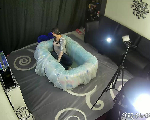 XXSmiley aka xxsmiley OnlyFans - What it looks like when I film by myself Jeans in slime