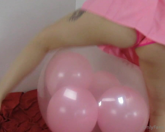 XXSmiley aka xxsmiley OnlyFans - Balloon popping full video