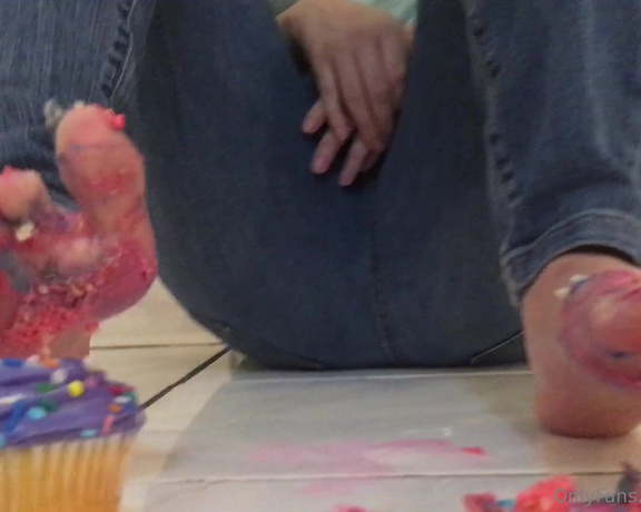 XXSmiley aka xxsmiley OnlyFans - Squishing cup cakes with my feet