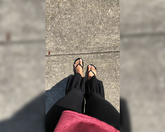 CravinTae aka cravintae OnlyFans - A walk on a sunny day! fresh toes and fresh air!