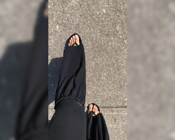 CravinTae aka cravintae OnlyFans - A walk on a sunny day! fresh toes and fresh air!