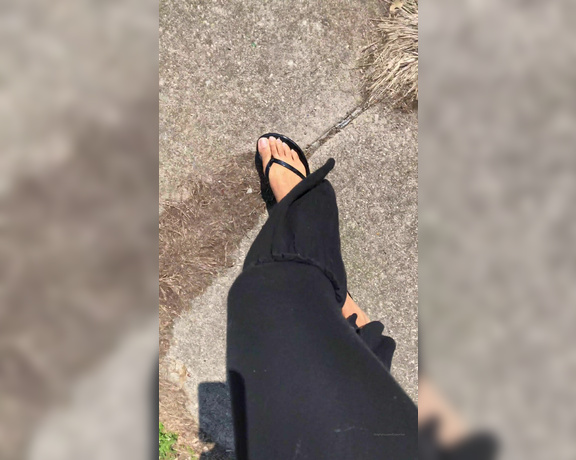 CravinTae aka cravintae OnlyFans - A walk on a sunny day! fresh toes and fresh air!