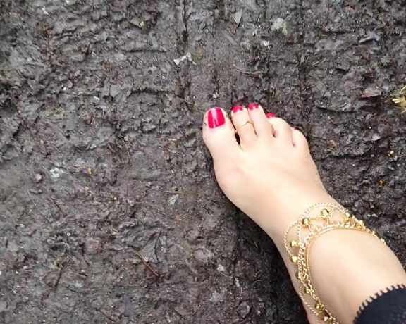 FeetBySherri aka feetbysherri OnlyFans - Muddy feet video