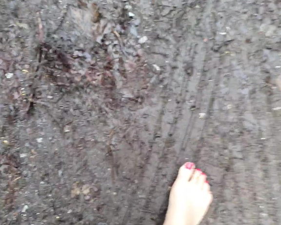 FeetBySherri aka feetbysherri OnlyFans - Muddy feet video