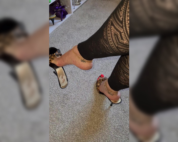 FeetBySherri aka feetbysherri OnlyFans - For the dangle lovers