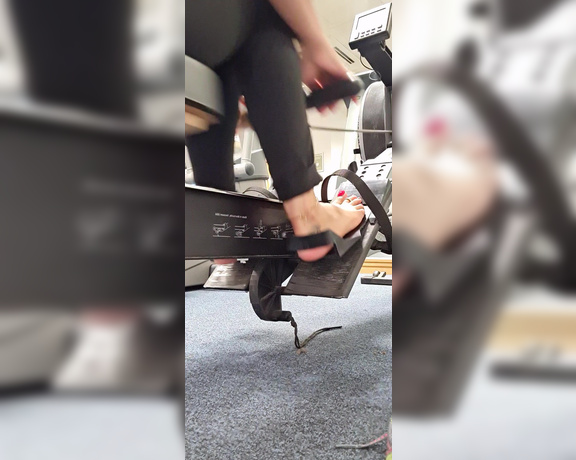 FeetBySherri aka feetbysherri OnlyFans - Working out barefoot at the gym