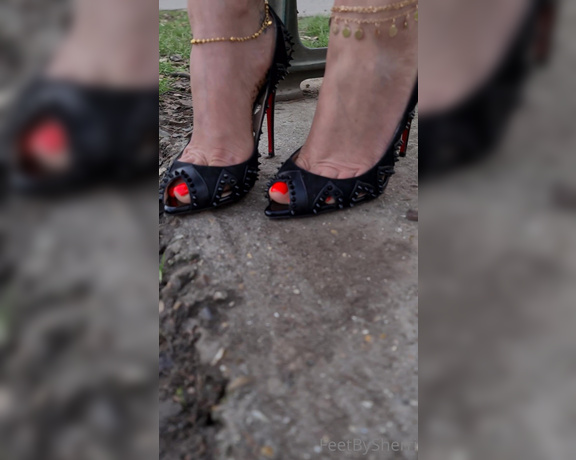 FeetBySherri aka feetbysherri OnlyFans - Park vibes in my spikey Louboutins