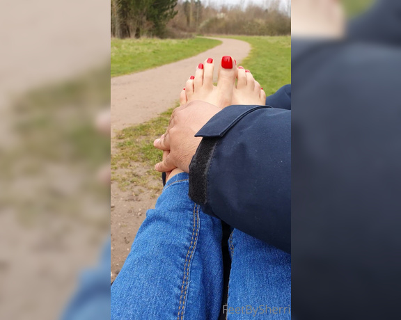 FeetBySherri aka feetbysherri OnlyFans - Foot massage in nature