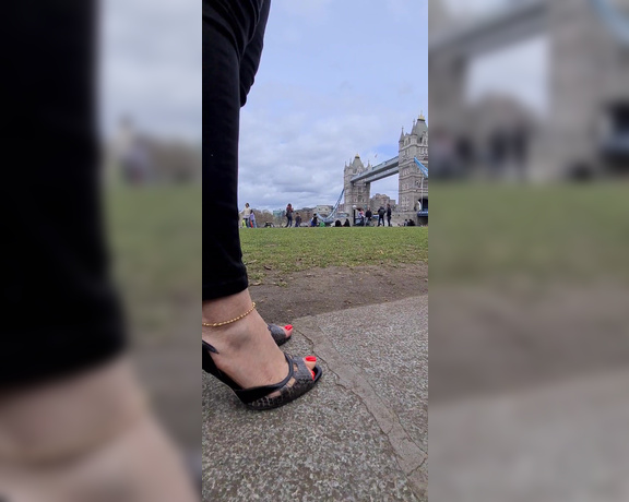 FeetBySherri aka feetbysherri OnlyFans - Lovely walks in London