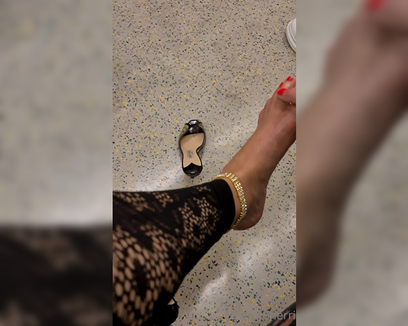 FeetBySherri aka feetbysherri OnlyFans - Train teasing in my Jimmy Choos