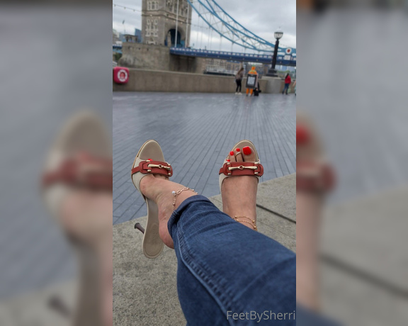 FeetBySherri aka feetbysherri OnlyFans - Admiring the beauty of London