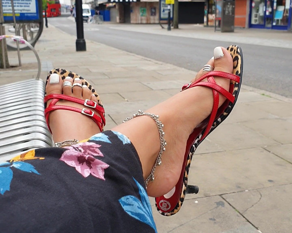 FeetBySherri aka feetbysherri OnlyFans - Feet tease in Romford Town Centre