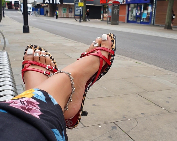 FeetBySherri aka feetbysherri OnlyFans - Feet tease in Romford Town Centre