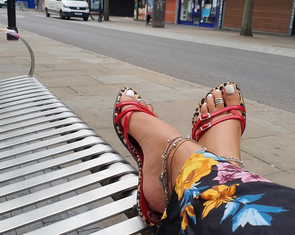 FeetBySherri aka feetbysherri OnlyFans - Feet tease in Romford Town Centre