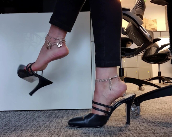 FeetBySherri aka feetbysherri OnlyFans - Throwback  office heels