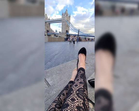 FeetBySherri aka feetbysherri OnlyFans - Teasing with my green toes in London