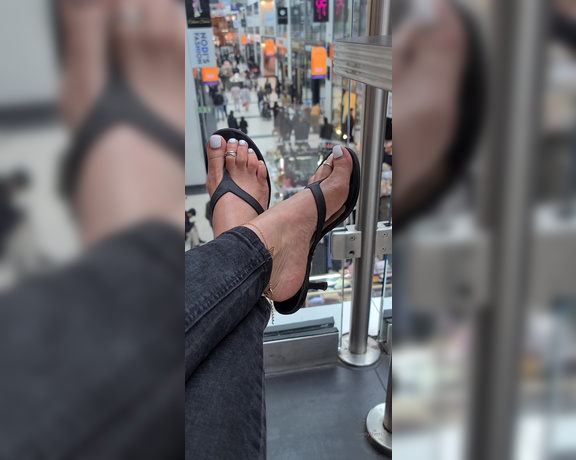 FeetBySherri aka feetbysherri OnlyFans - At the mall