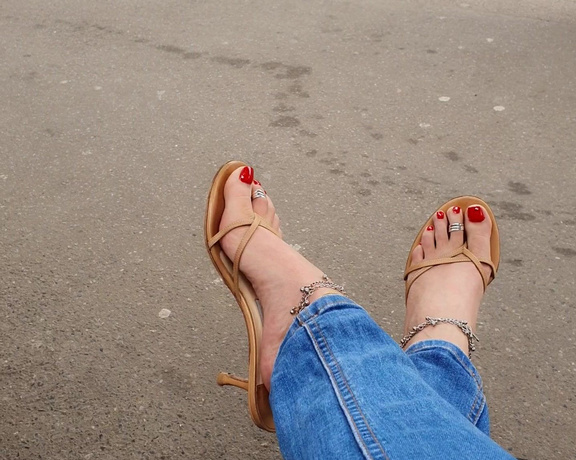 FeetBySherri aka feetbysherri OnlyFans - Train platform tease