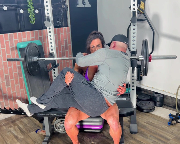 Kandy Legs aka kandylegsxxx OnlyFans - MILF Kandy oils up and invites you to experience her strength Lifting and carrying my step