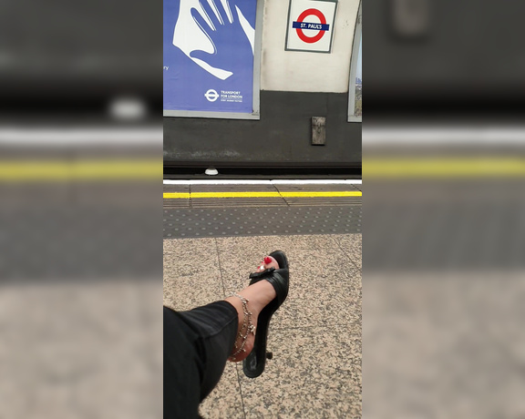 FeetBySherri aka feetbysherri OnlyFans - Train vibes