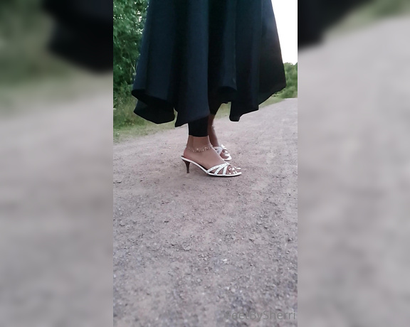 FeetBySherri aka feetbysherri OnlyFans - Slo mo twirl