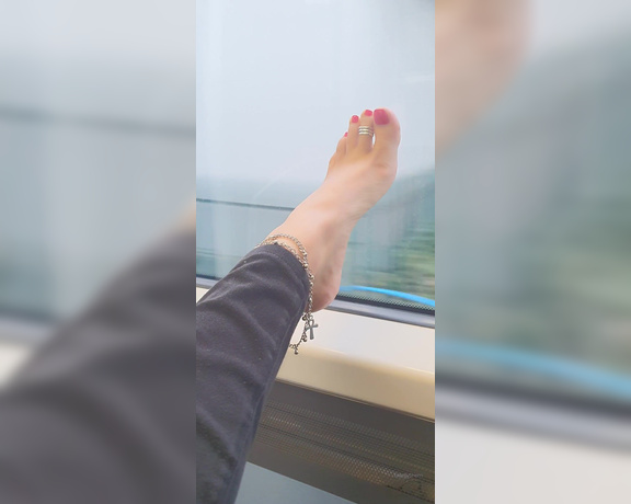 FeetBySherri aka feetbysherri OnlyFans - Train vibes