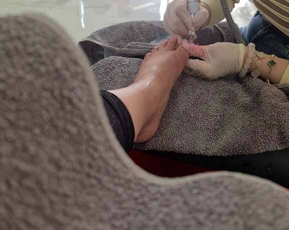 FeetBySherri aka feetbysherri OnlyFans - Pedi time