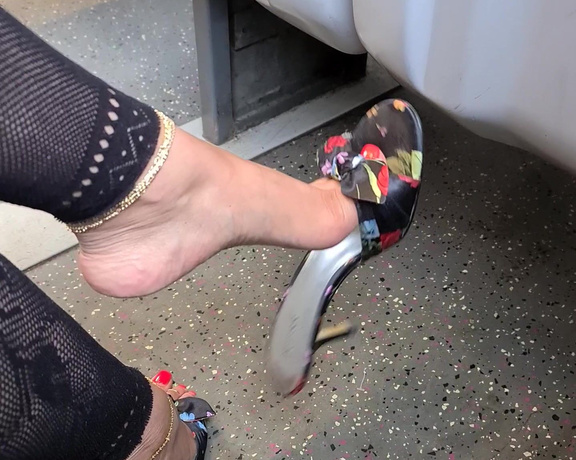 FeetBySherri aka feetbysherri OnlyFans - Dangling on the train again !