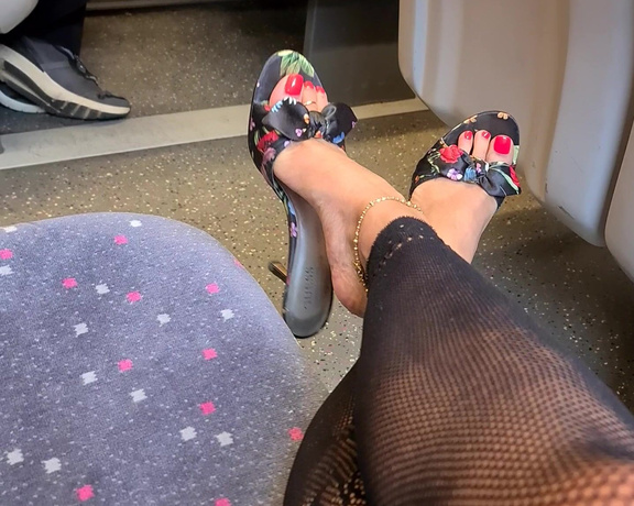 FeetBySherri aka feetbysherri OnlyFans - Dangling on the train again !